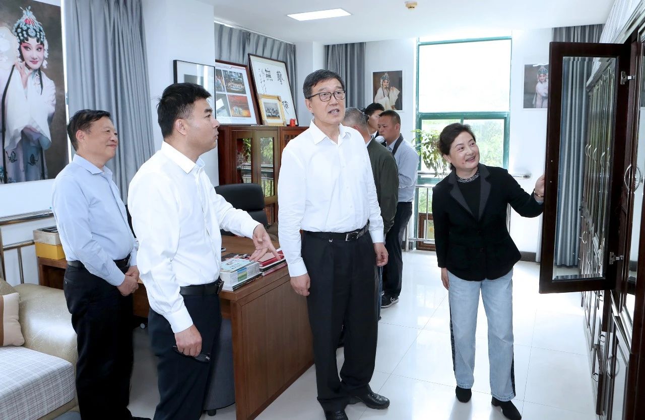 省政协副主席姚晓东来淮调研