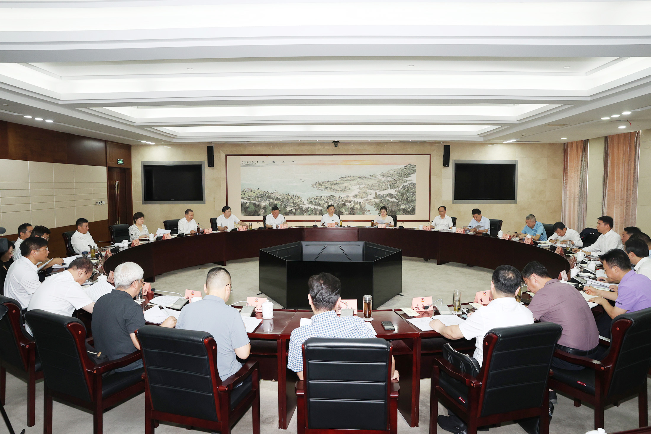 市政协主席会议围绕“擦亮‘千秋淮扬’文化品牌...