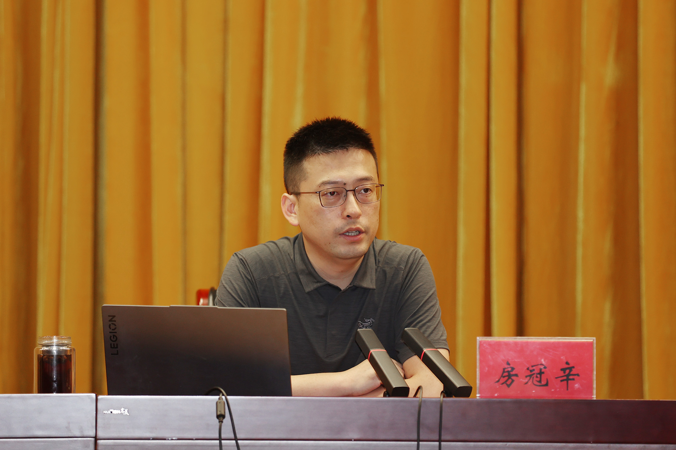 教授(小于10M）.jpg