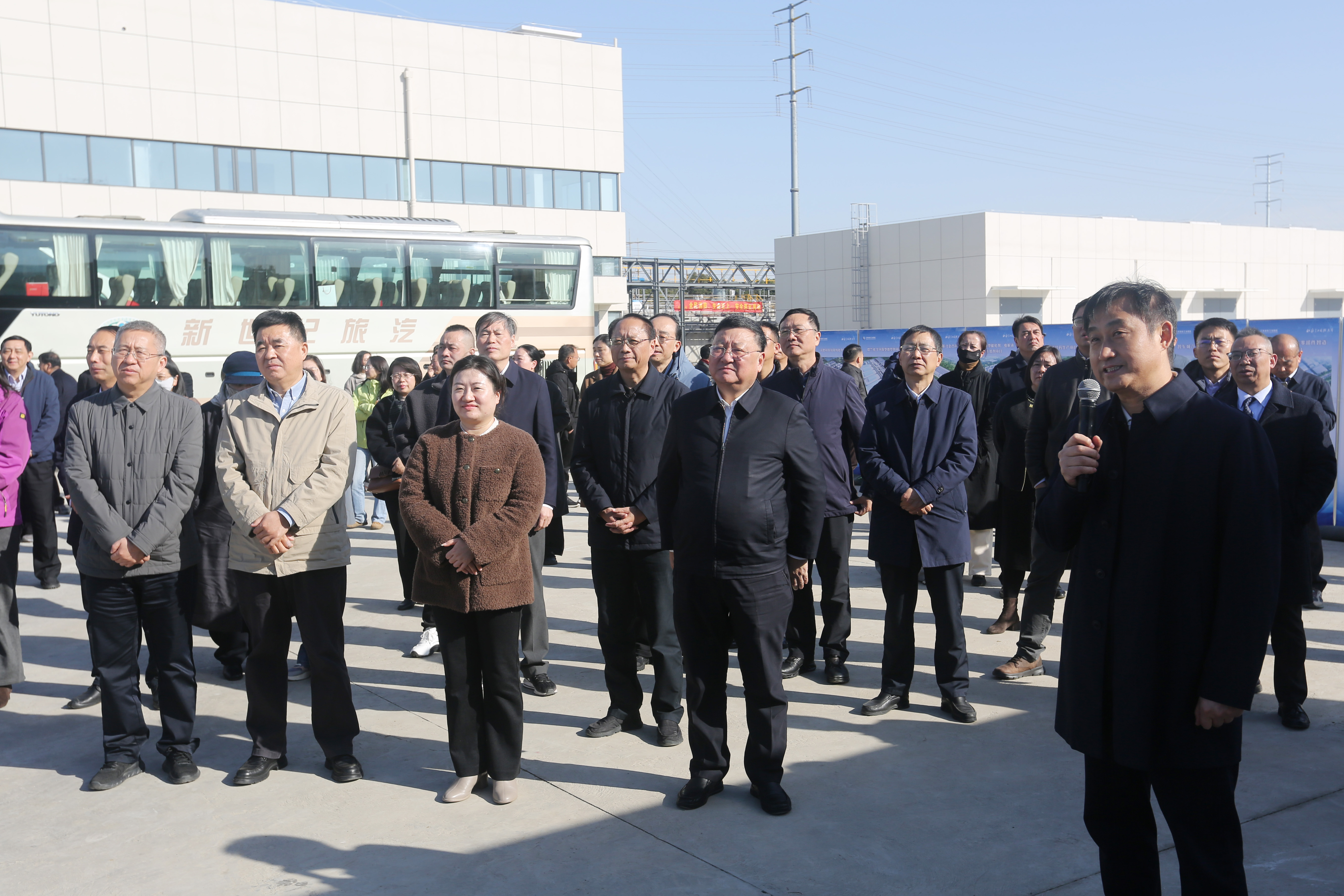 肖书记带队.jpg 肖书记带队.jpg