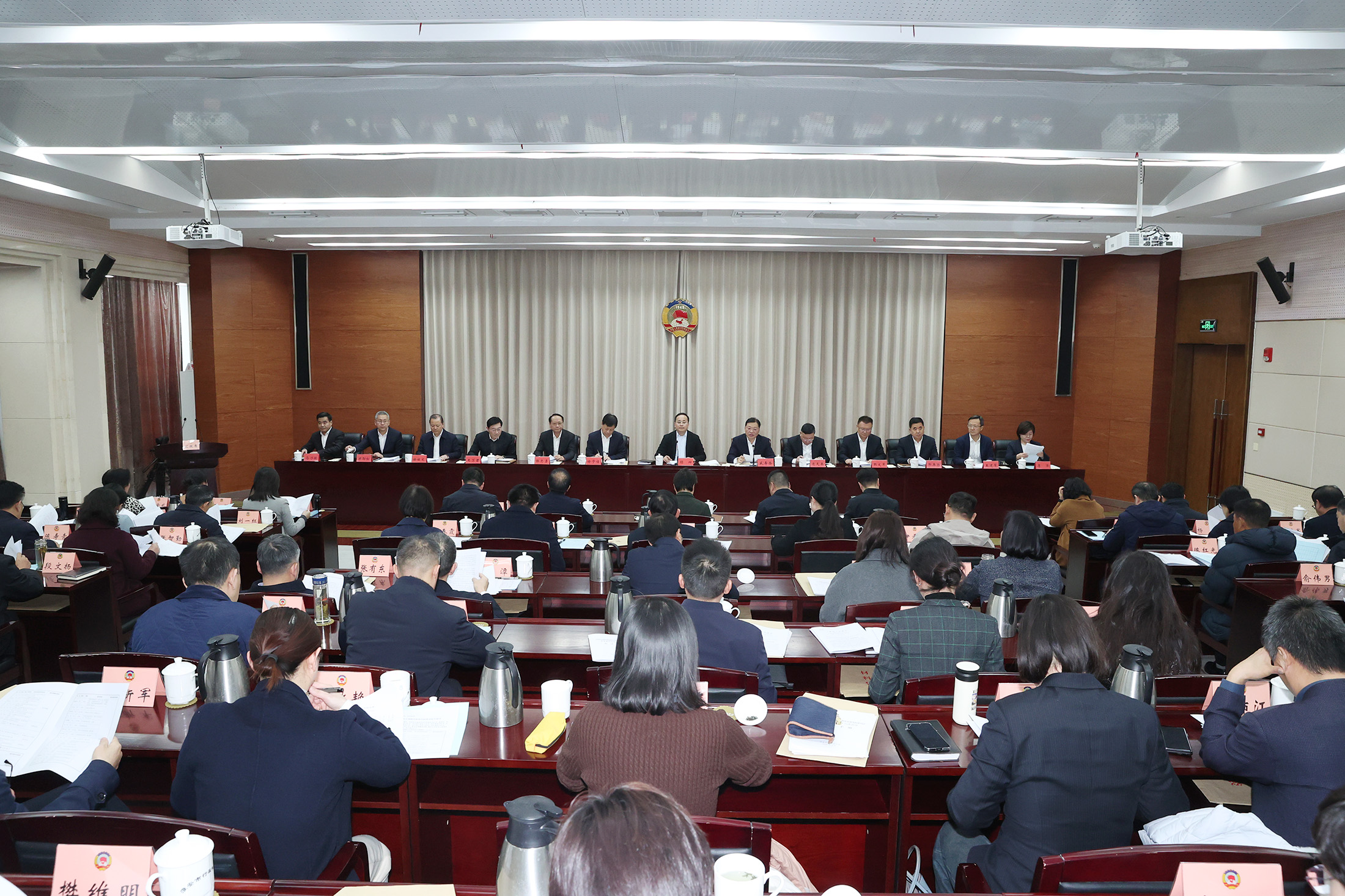 市政协召开九届十六次常委会会议