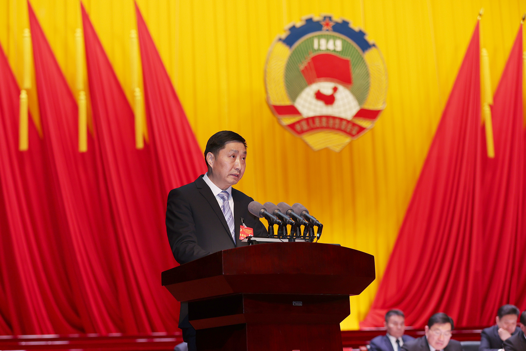 张荣平2(小于10M).jpg 张荣平2(小于10M).jpg